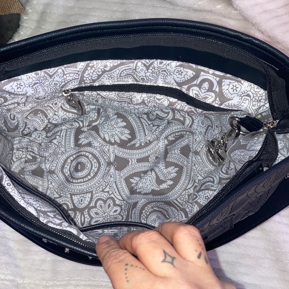 Bella Russo Black Patterned Handbag with tassel and inside keychain NEW - Picture 9 of 9